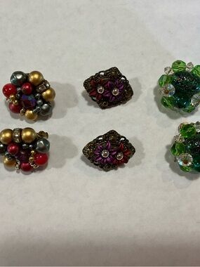 Vintage-Inspired Multicolor Cluster Clip Earrings - Floral Accents